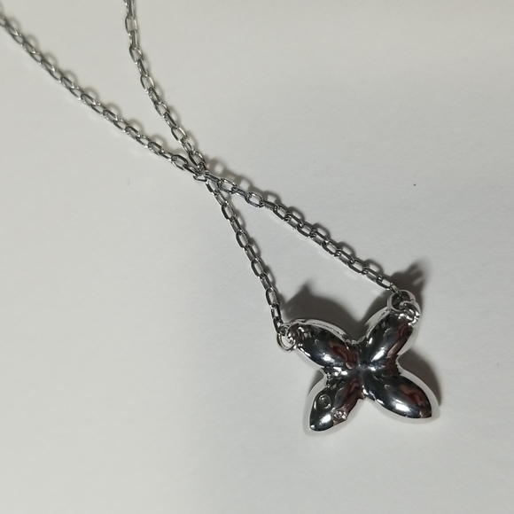 Like New Rare Swarovski Flower/Clover Necklace - Picture 2 of 10